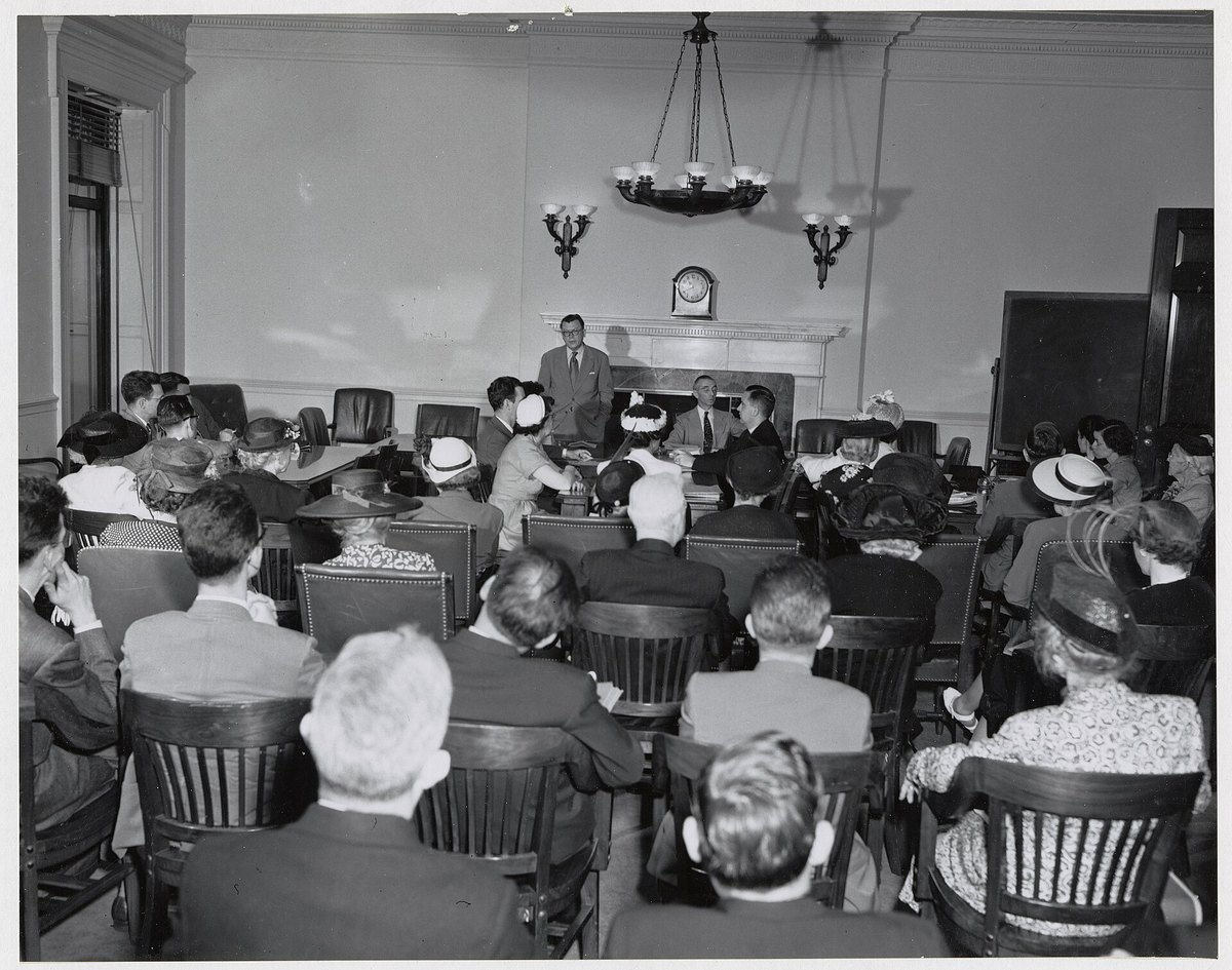 A crowded 1950 classroom at the U.S. National Archives on archives administration and genealogical research