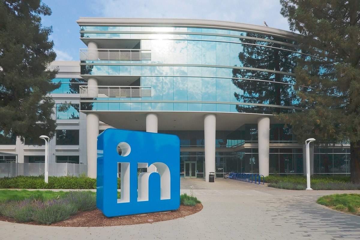 LinkedIn headquarters building in Sunnyvale, California, with the large blue in logo sculpture in front