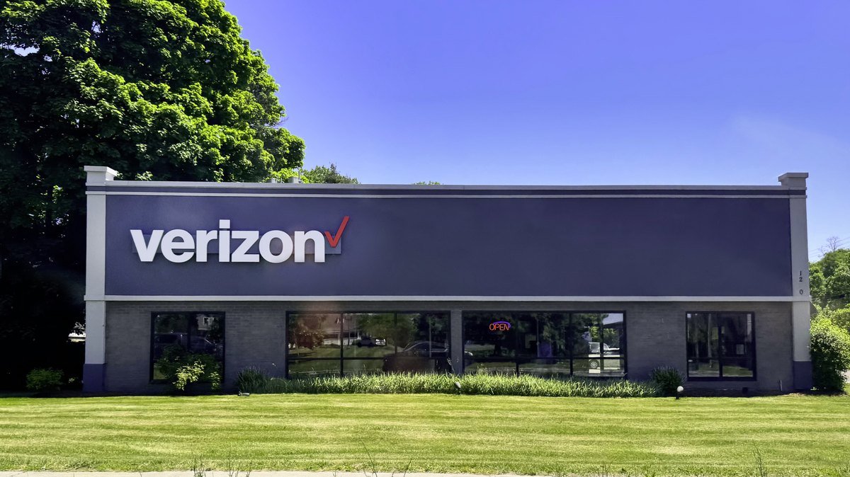 A Verizon retail store in Burlington, Vermont, seen from the street