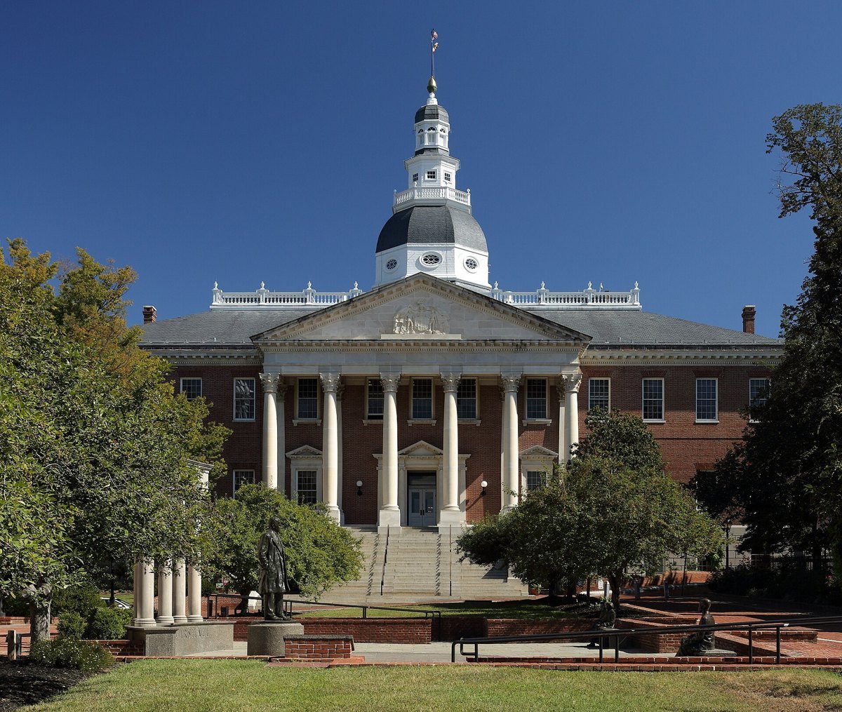 The Maryland State House in Annapolis with its white dome and columned portico